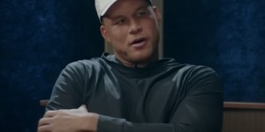 kaiyun-格里芬：刚被选中时斯特林带我到派对上 和人们一起摸我腹肌