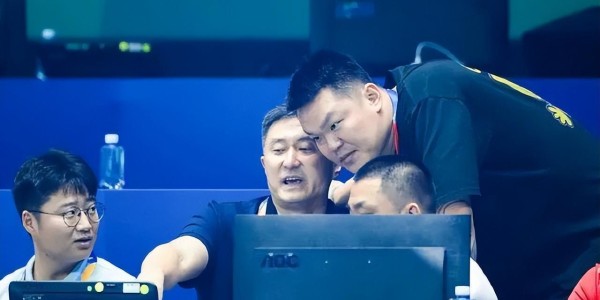 开云-广东宏远今日早报！朱芳雨开闭门会议，杜锋深夜发声，一人被劝退