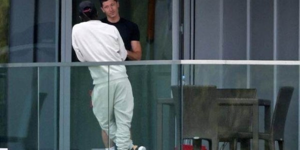 开云体育官网-马内vs莱万：来去之间，换队后的他们谁更出色？