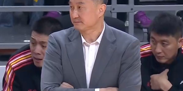 开云-广东宏远今日早报！朱芳雨开闭门会议，杜锋深夜发声，一人被劝退